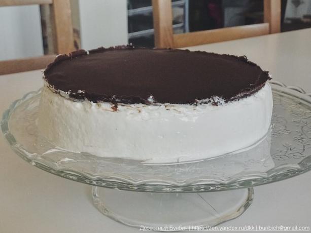 Sur la photo ne sont pas claires, mais le gâteau ne tient pas sa forme et lentement « flotteurs »