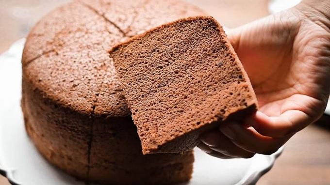 Bien cuit biscuit au chocolat. Photos - Yandex. images