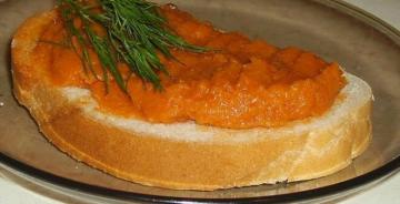 Caviar d'oignon. Délicieuse tartinade à base de pain, je cuisinais hier