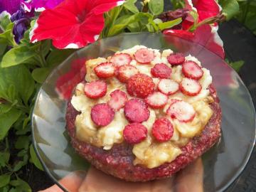 Gâteau fraise-banane Syroedchesky sans cuisson