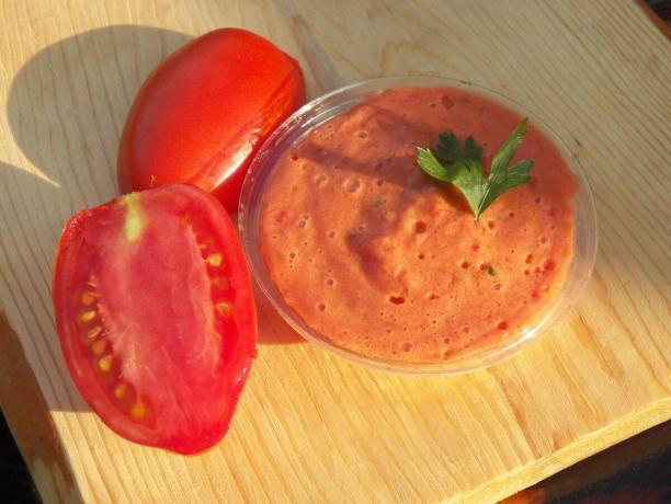 Syroedcheskaya pâte de tomate