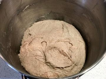 Comme je l'ai ispok son premier pain à levain. Recette pour les boulangers débutants.