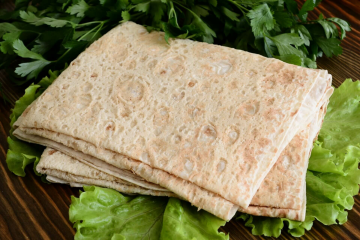 Deux pain pita inattendu et délicieux: pour ceux qui sont nourris avec shawarma et rouleaux