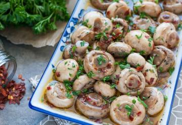 Casse-croûte savoureux: champignons en coréen