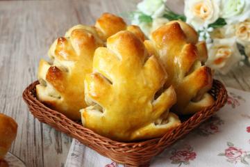Petits pains très doux et savoureux « leves » avec des pommes
