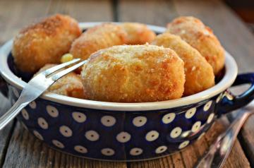 Pomme de terre portugaise Croquettes de poisson: savoureux, bon marché et satisfaisant