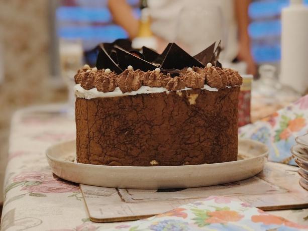 Mon gâteau décoré avec ganache au chocolat, que j'ai encore un autre gâteau si vous êtes intéressé par la recette Ganache - écrire dans les commentaires, je vais poster.