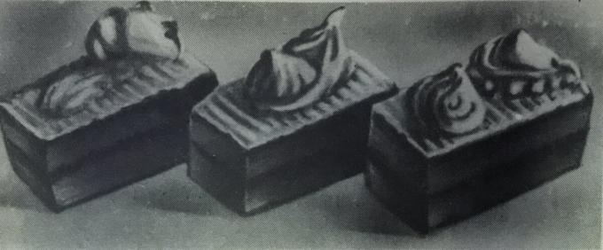 Gâteau « éponge à la crème de protéines. » Photo du livre « La production de pâtisseries et de gâteaux, » 1976 
