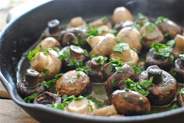 Les champignons frits constituent une grave pression sur le corps (Photo: bevcooks.com)