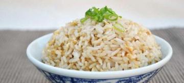 Comment faire cuire un délicieux garniture de riz grumeleux