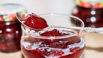 La recette de grand-mère pour une confiture de fraises épaisse. Berry Berry