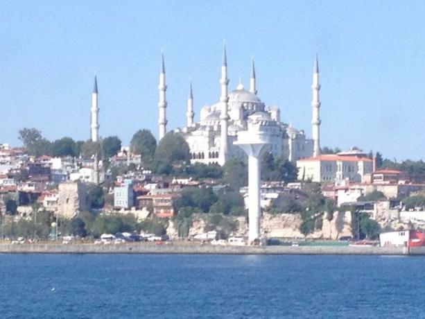 Eh bien, ce qu'il faut faire si les contrastes à Istanbul, en effet, il y a plus!