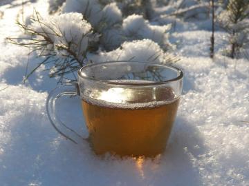 Le réchauffement du thé à la cardamome, nous avons l'abri du froid!