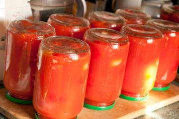 Les tomates en jus. Je roule sur cette recette chaque année !!!