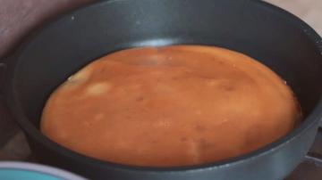 Tortilla de fromage rapide dans la casserole. paresseux khachapuri