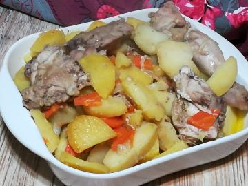 Un délicieux dîner - poulet dans le pot