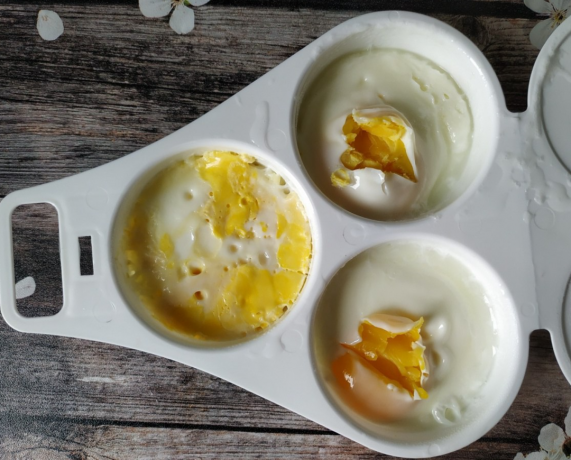 Formulaire pour la cuisson des œufs au micro-ondes, le prix de 200 roubles. Photos - Yandex. images