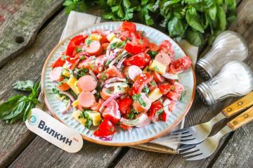 Salade de tomates et saucisses