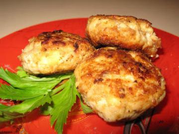 Escalopes de poulet avec du fromage fondu. recette préférée