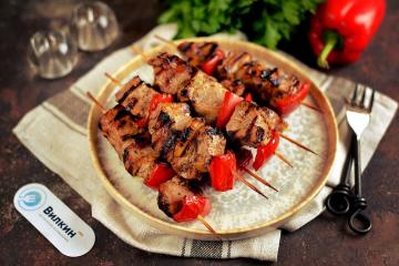 Kebab de porc au four dans la manche