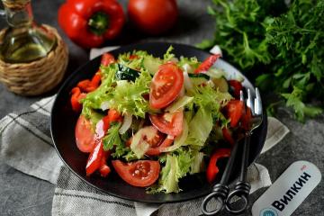 Salade de concombre, tomate et poivron