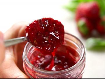 Confiture de fraises au basilic - une recette, que peu de gens savent