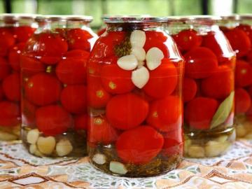 Les tomates avec de l'aspirine pour l'hiver. Recette sans vinaigre