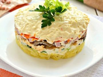 Vechinoy salade avec fromage et champignons: si délicieux qu'il est impossible de rompre!