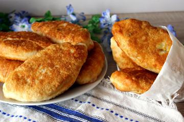 Tartes frites avec garnitures intéressantes par la recette de grand-mère