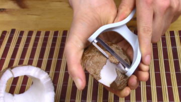 Comment faire du lait de coco et beaucoup de noix de coco à partir d'une seule noix de coco