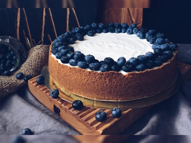 Classique de New York gâteau au fromage décoré de bleuets frais