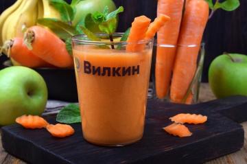 Smoothie aux carottes, bananes et pommes