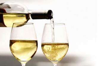 Les spécialistes de Roskachestvo ont expliqué comment choisir le bon vin blanc