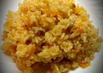 Comme je prépare pilaf au lard dans une poêle à frire. recette préférée