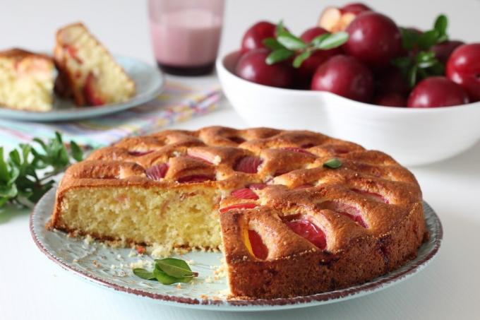 Gâteau aux prunes et d'épices. Photos - Yandex. images