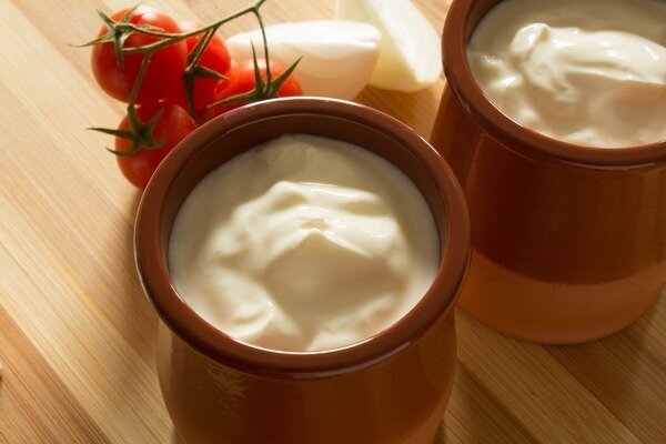 Il est recommandé d'acheter de la crème sure dans des fermes spéciales (Photo: Pixabay.com)