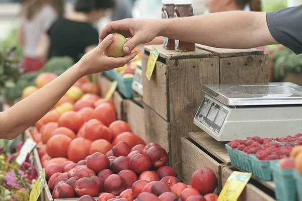 Essayez d'acheter des produits de saison: mandarines, pommes, ananas (Photo: Pixabay.com)