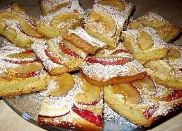 Tarte aux pommes sur la pâte sablée