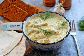 Poulet à la crème sure dans une mijoteuse