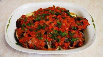 Aubergine avec de la viande hachée en turc