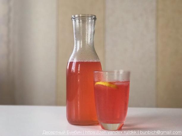 Voici une I limonade de rhubarbe tourné