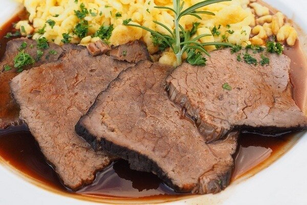 Combinez la viande avec les légumes pour ne pas vous sentir lourd après le dîner (Photo: Pixabay.com)